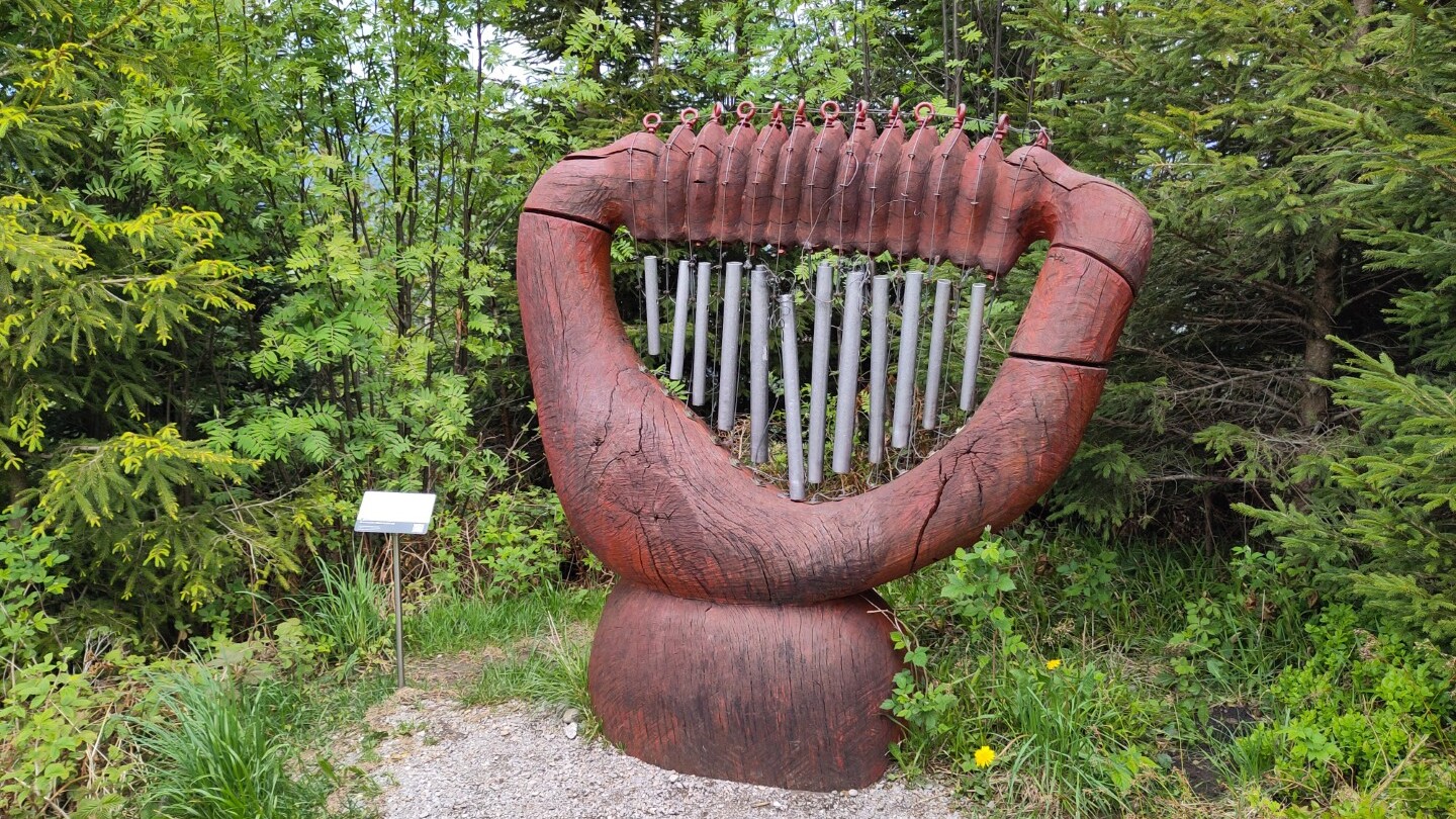 Rote Harfe - Klangerlebnis / Jürn Ehlers  &mdash; Foto: Oliver Kugel