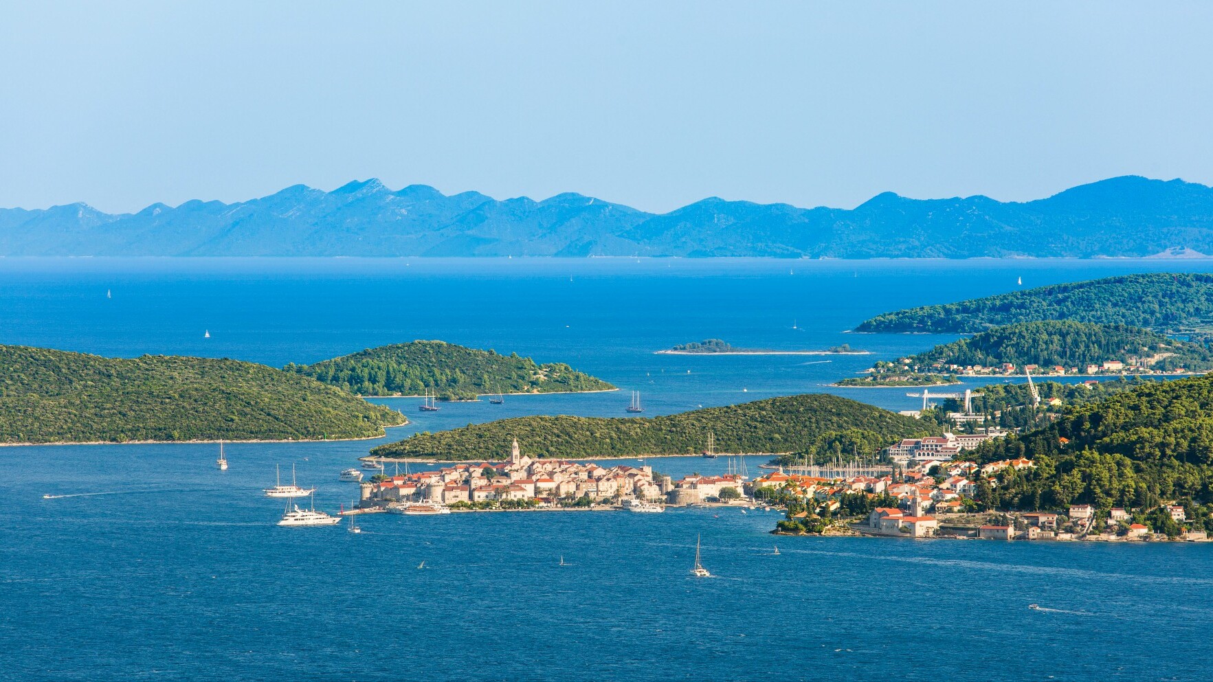Inselhüpfen in Dalmatien – Ausblick von der Halbinsel Pelješac  &mdash; Foto: Weltweitwandern