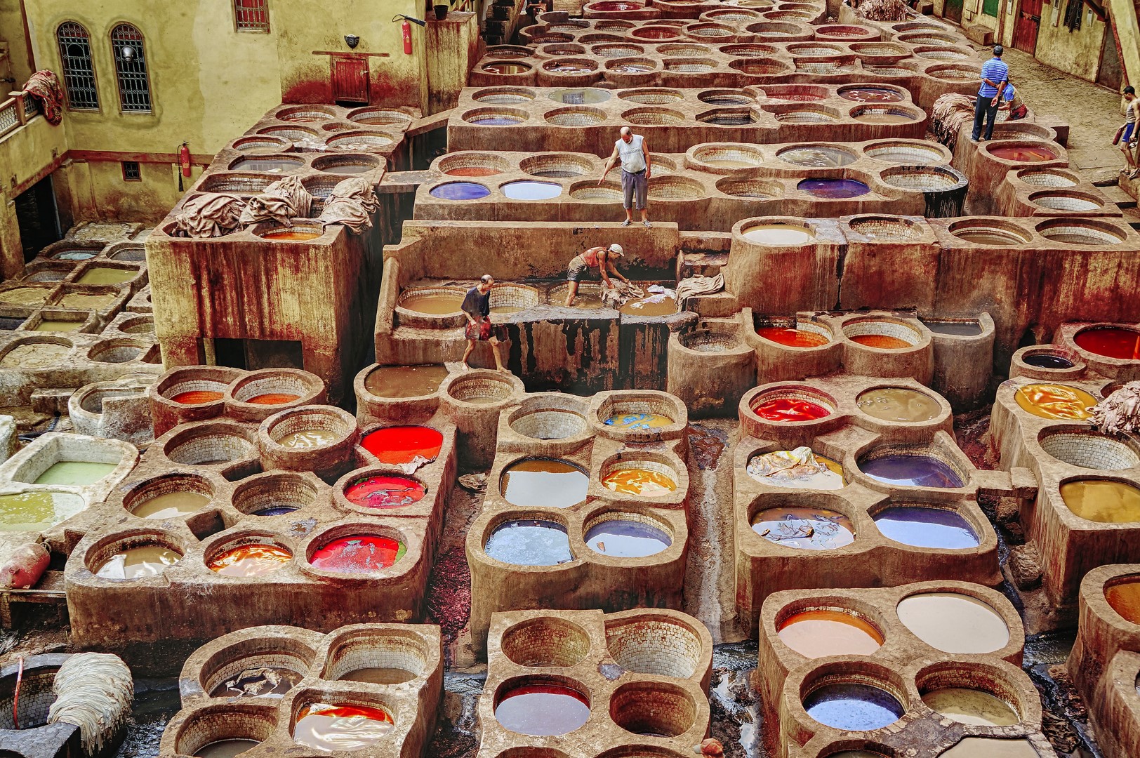 Fes mit seinen berühmten Farbbottichen  — Foto: Gettyimages / via Studiosus