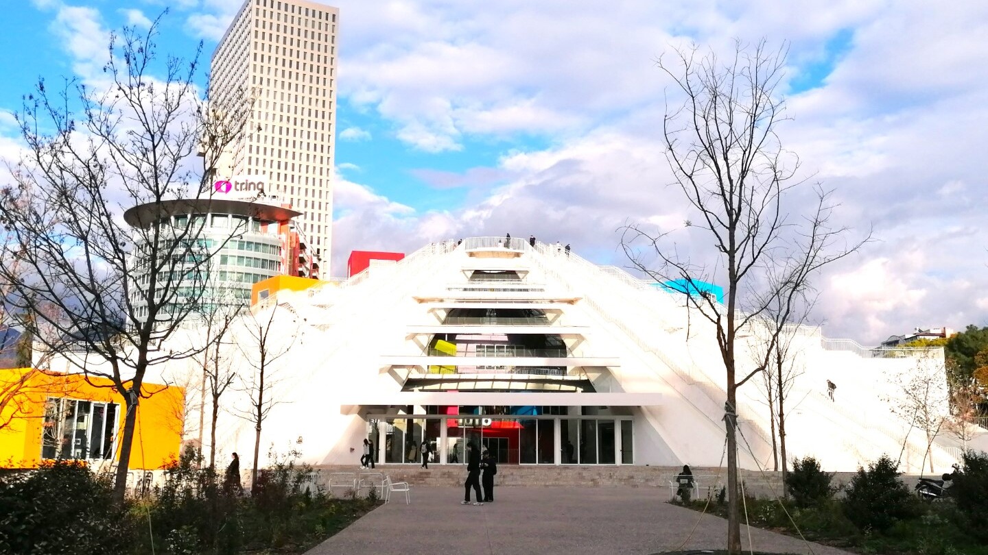 Pyramide von Tirana — Foto: Martha Steszl