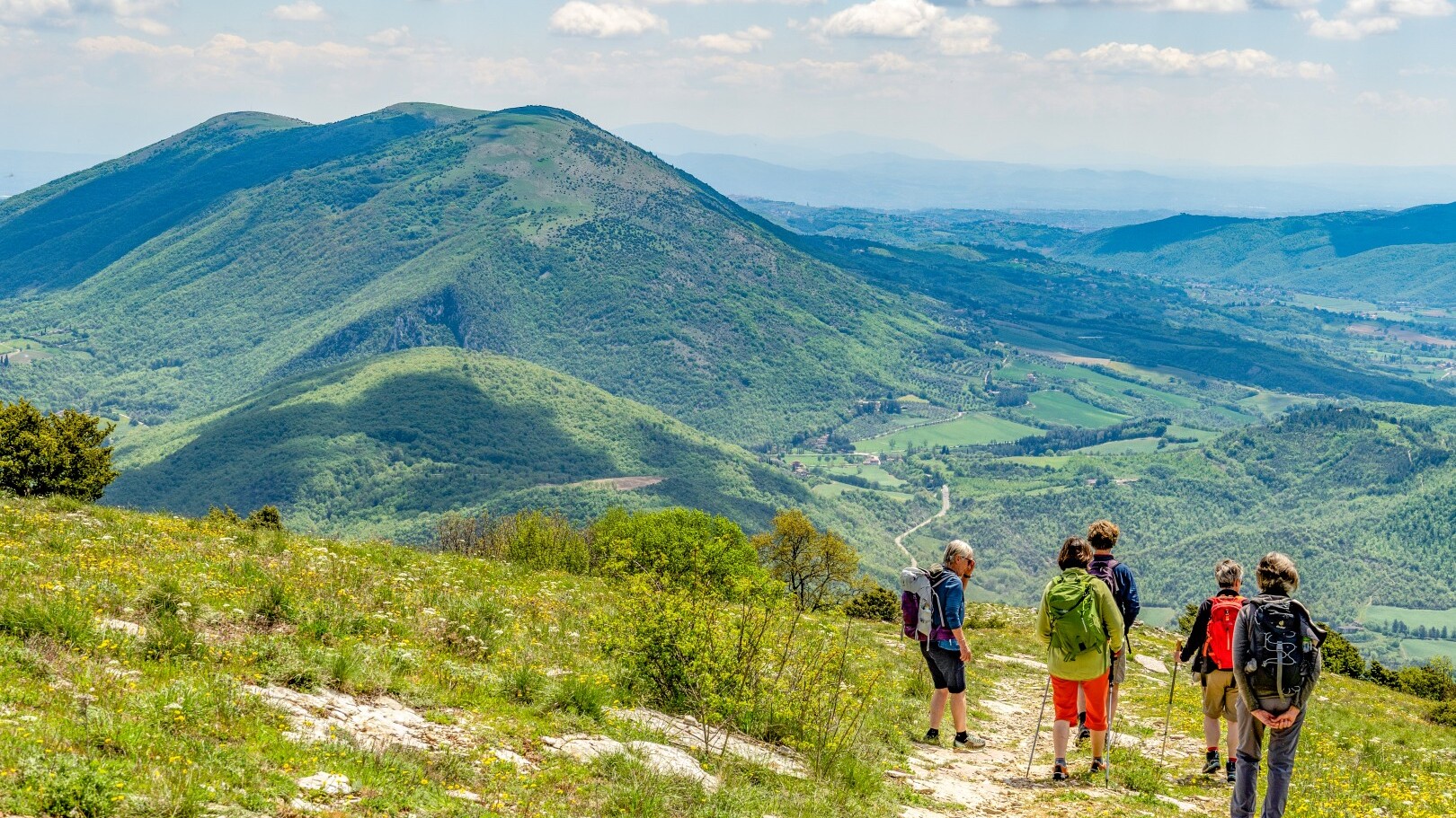 Hügel, Burgen und Cucina Italiana am Monte Acuto  &mdash; Foto: Rudolf Nicoletti