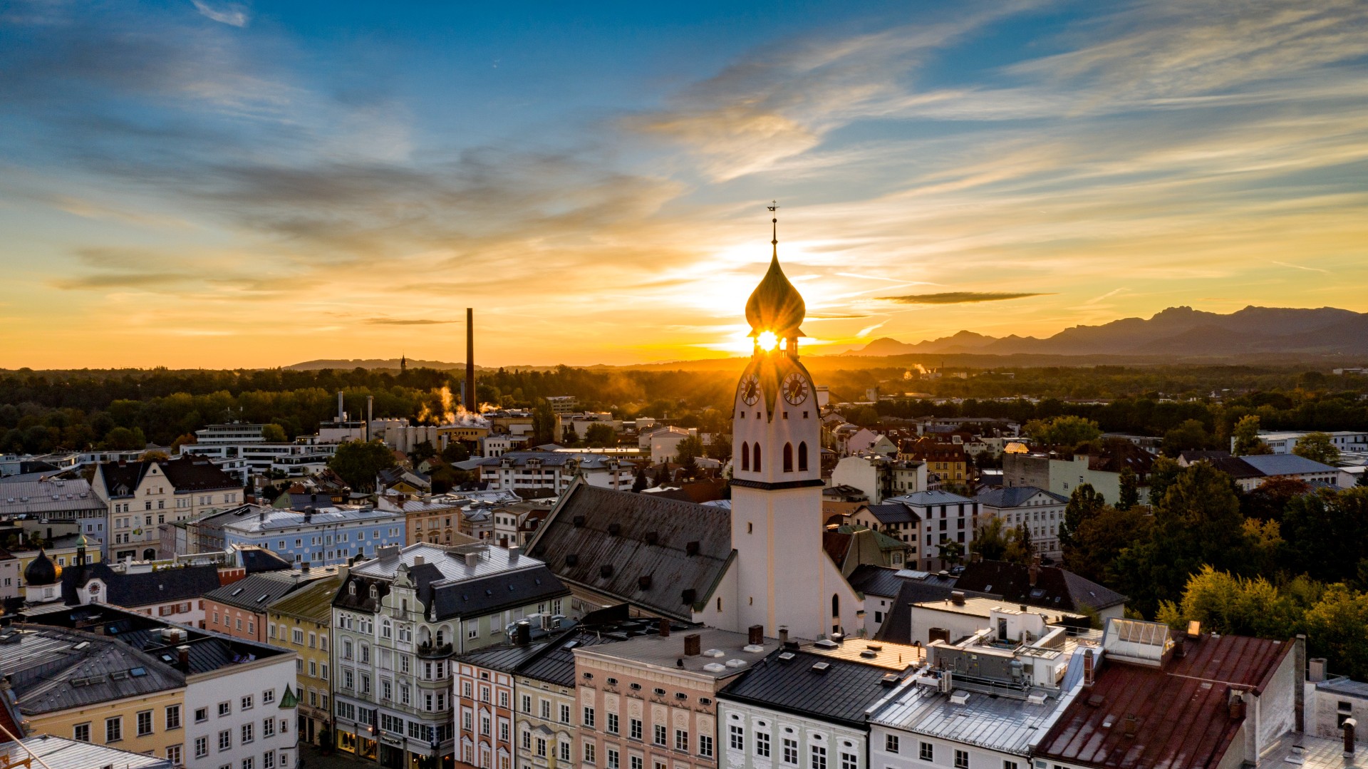 Max-Josefs-Platz in der Altstadt von Rosenheim  — Foto: Chiemsee-Alpenland Tourismus / MH Photography Manfred Huber
