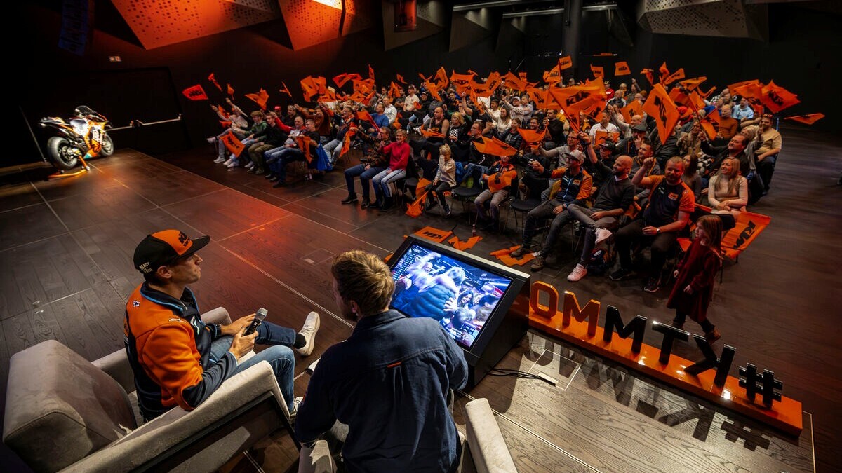 Public Viewing in der RC16 Arena &mdash; Foto: KTM Motohall