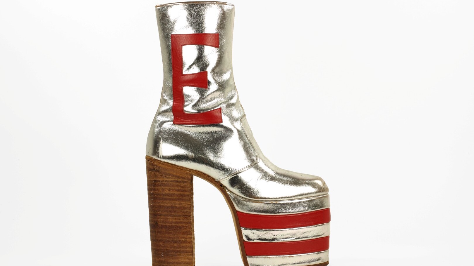 Elton John in den 1970ern — Foto: Bata Shoe Museum  
