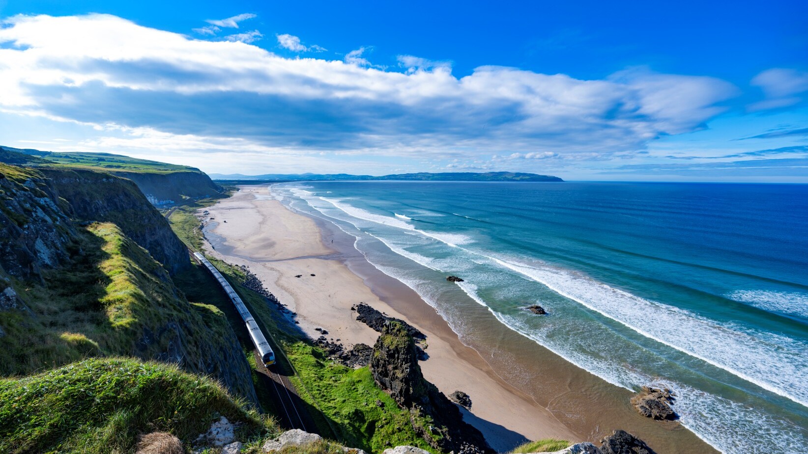 Von Derry-Londonderry nach Coleraine — Foto: Londonderry / Tourism Ireland