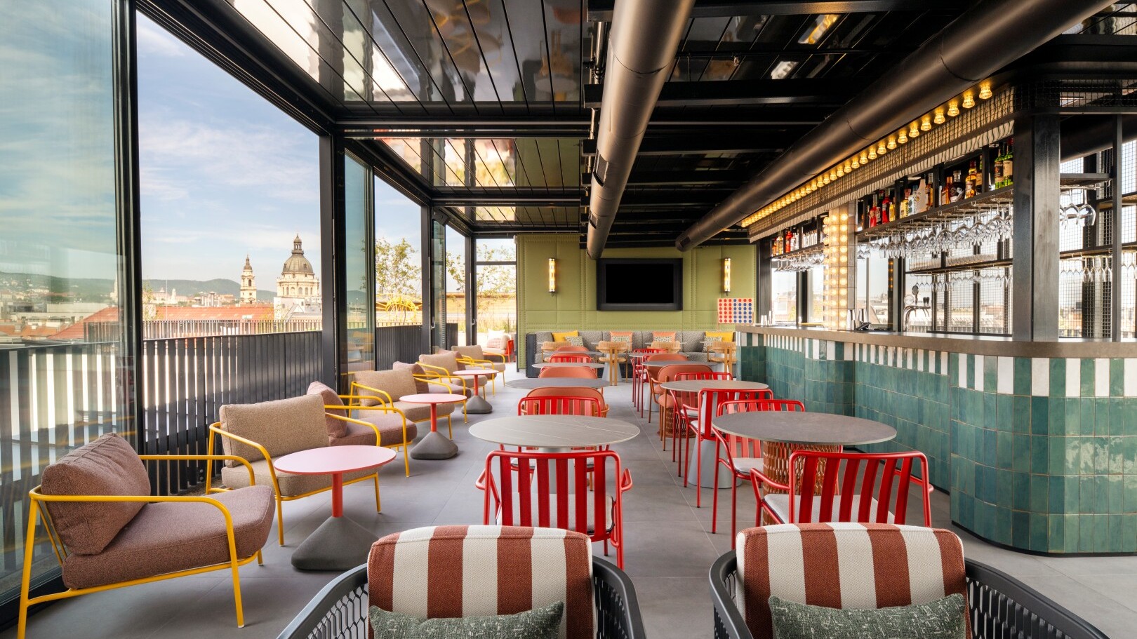 Moxy Budapest Downtown, Dachterrasse — Foto: Moxy Budapest