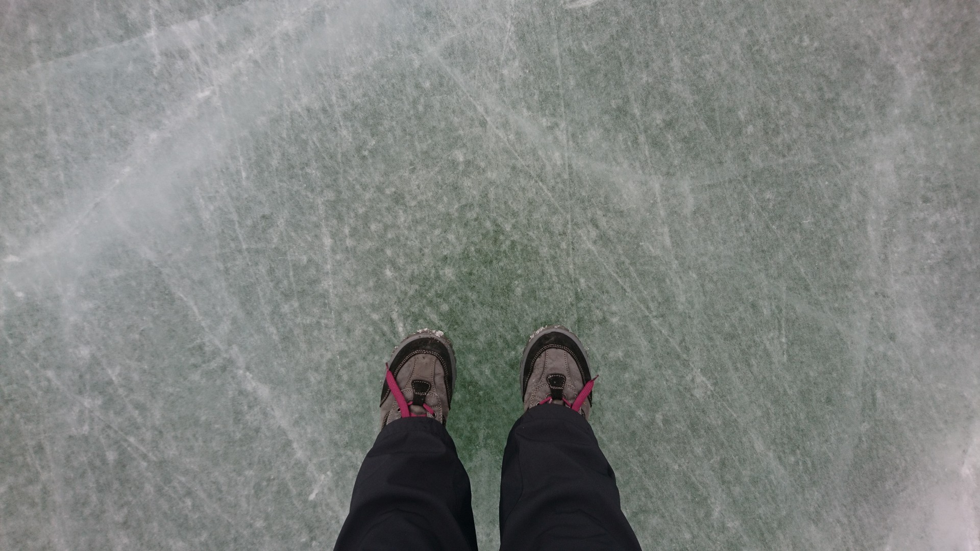 Am Eis des Weissensees — Foto: Christiane Reitshammer