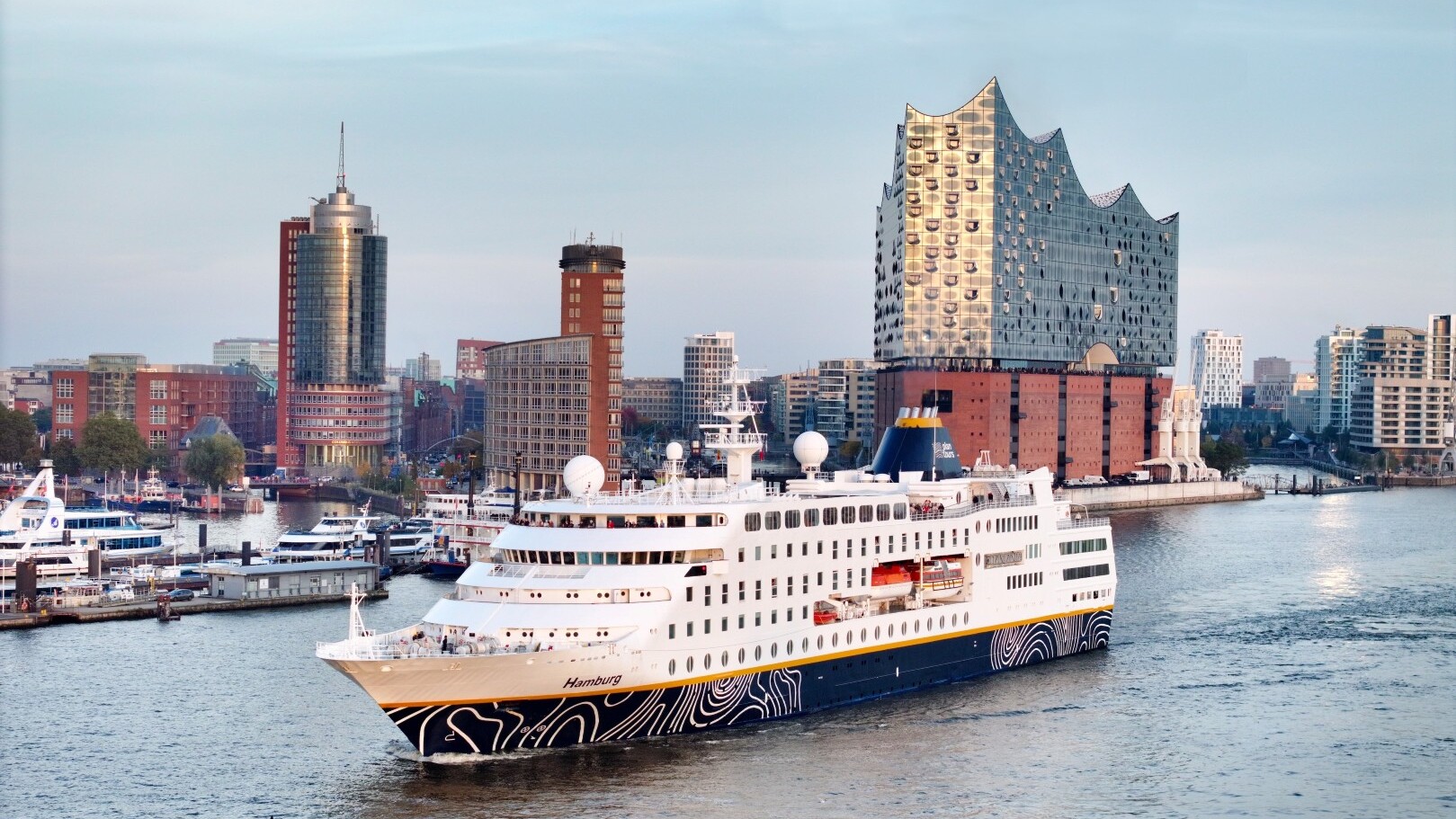 Ausfahrt Hamburg, Elbphilharmonie — Foto: plantours