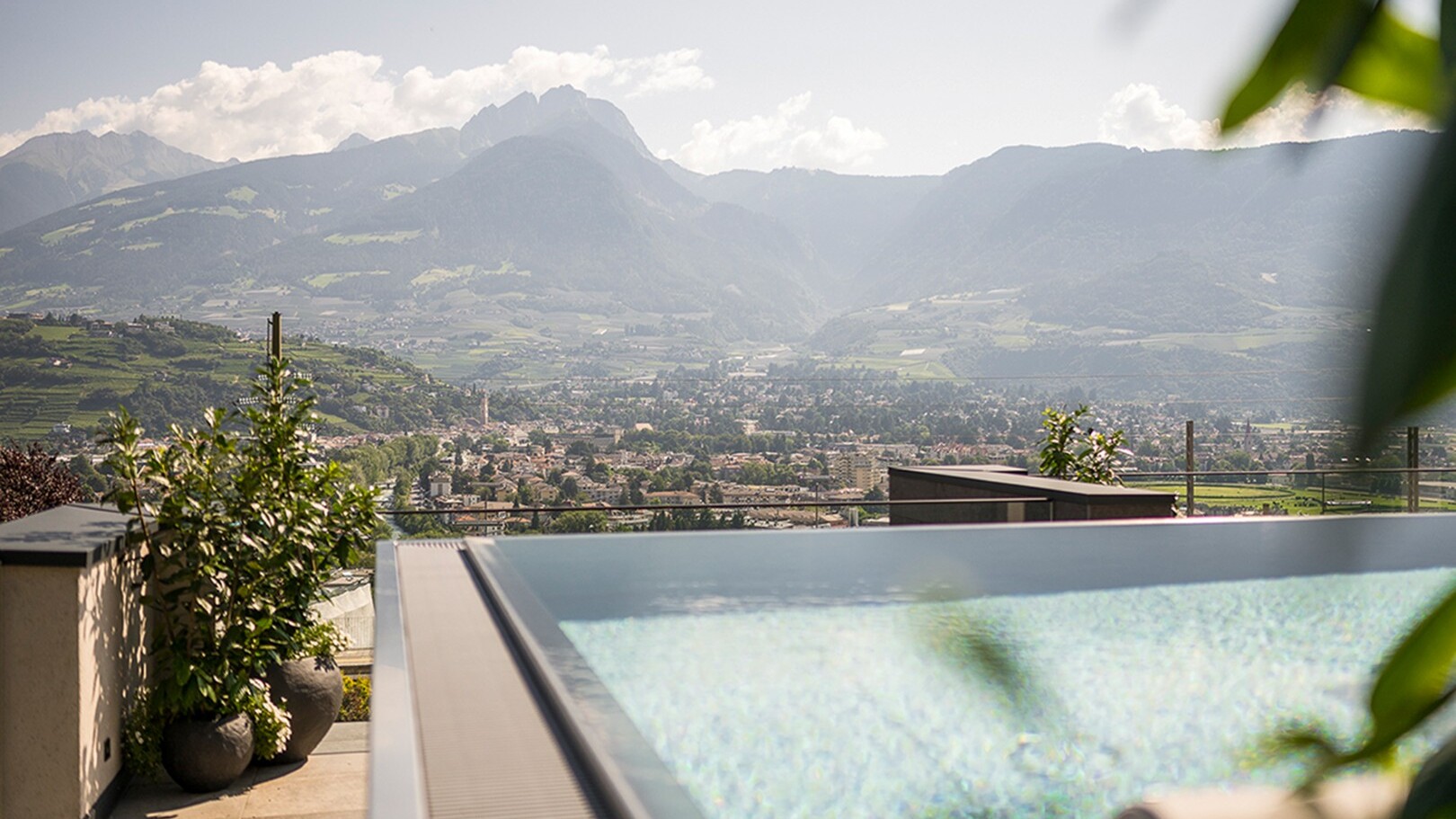 Whirlpool "Bella Vista" im Sensa Spa mit Ausblick — Foto: www.lamaiena.it / diginetmedia - Swen Lämmel