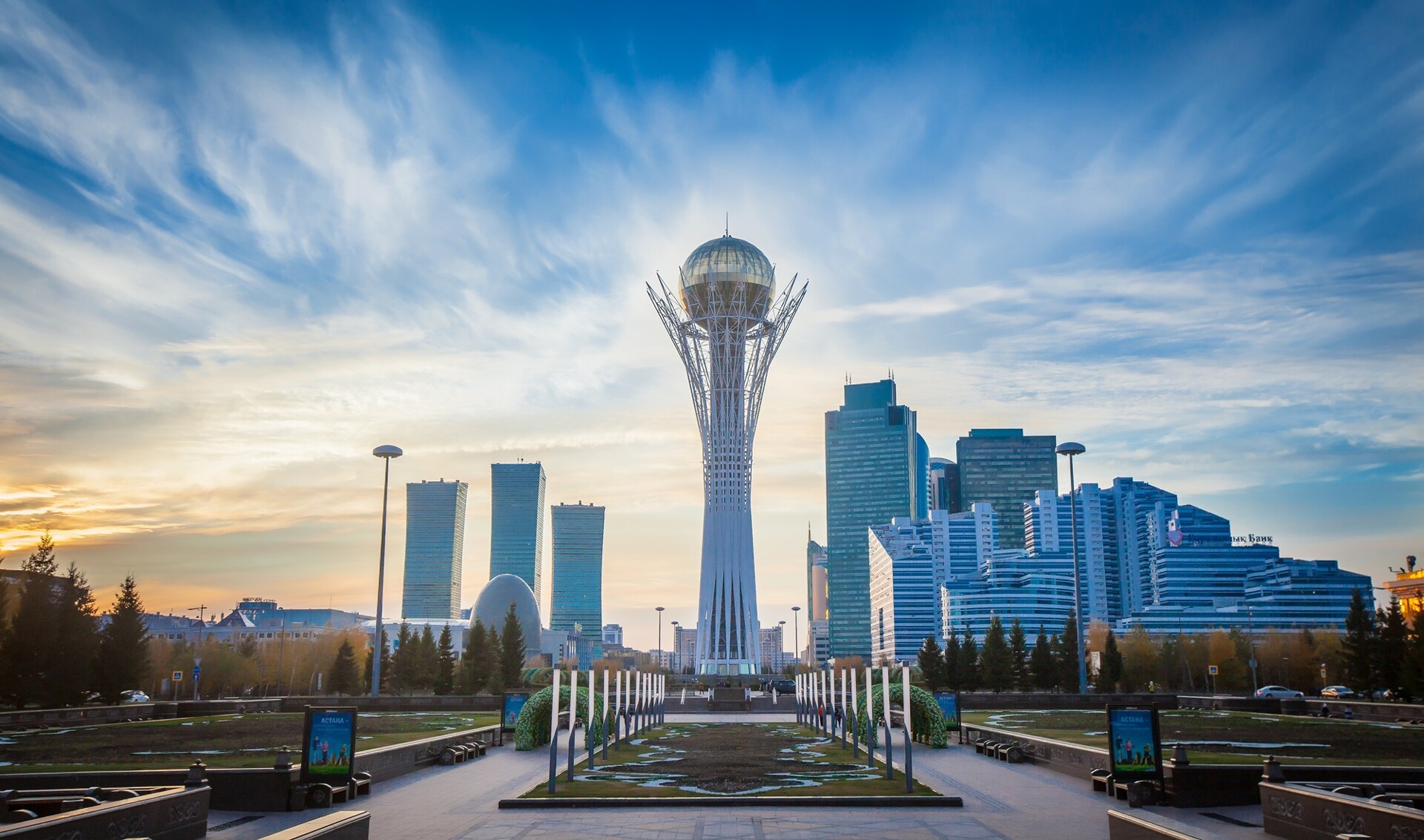 Bajterek Tower in Astana &mdash; Foto: Air Astana