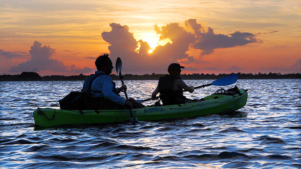 Kayaktour im Sonnenuntergang — Foto: Visit Florida 