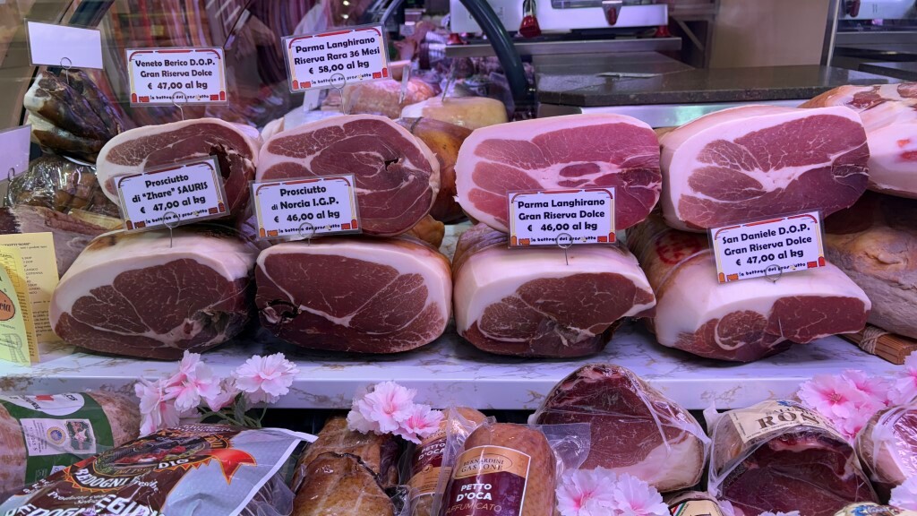 Große Auswahl im Sotto il Salone — Foto: Wilfried Kropp