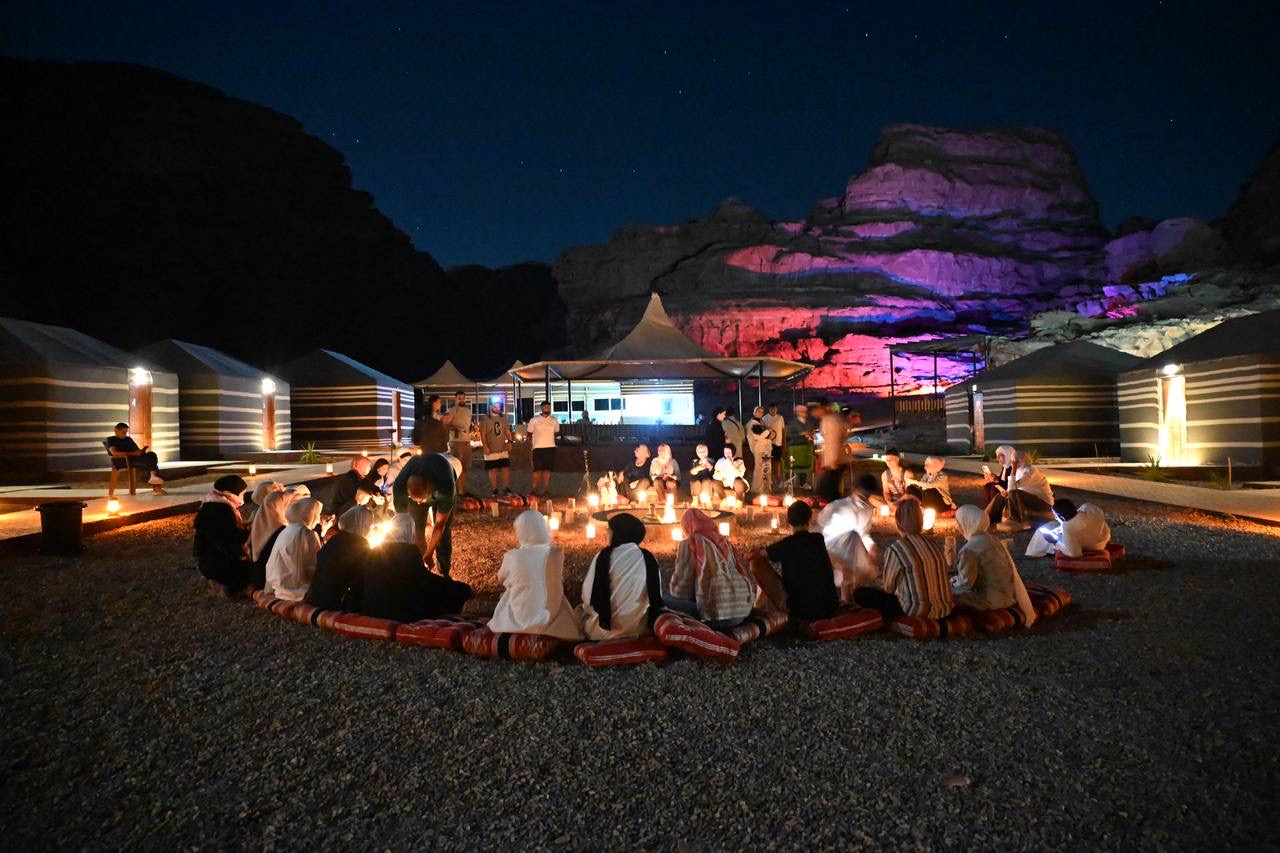 Gemeinsam unterm Sternenhimmel in Jordanien — Foto: Weltweitwandern