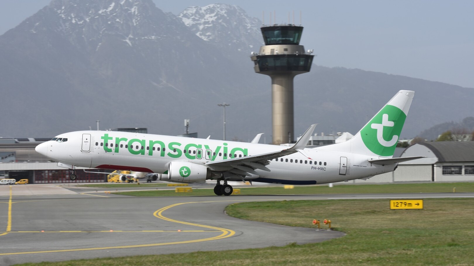 Die niederländische Airline Transavia in Salzburg — Foto: Transavia