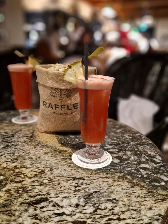  Eine Legende: der Singapore Sling &mdash; Foto: Dieter Putz