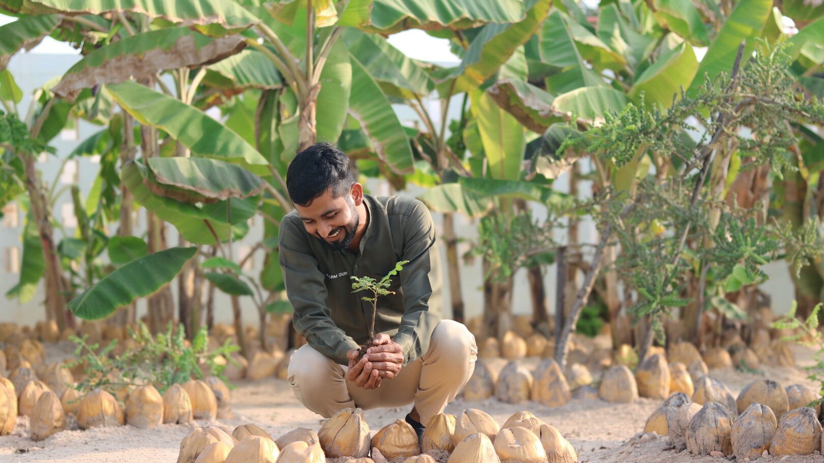 Al Baleed Resort Salalah by Anantara: Frankincense Tree Planting Experience   &mdash; Foto: Minor Hotels 