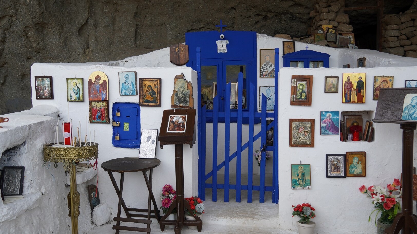 Panagia Kakaviotissa, in Felshöhle gebaute Kirche auf Lemnos — Foto: Christiane Reitshammer, textkitchen.at
