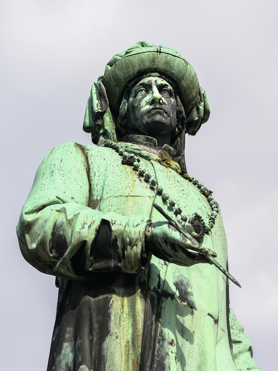 Jan van Eyck-Statue in Brügge — Foto: Stefan Rotter/shutterstock.com