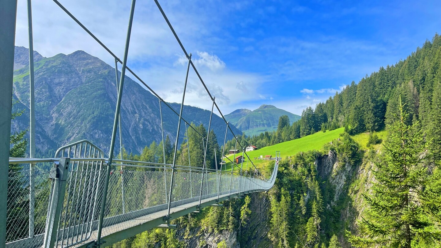 Hängebrücke Holzgau — Foto: Eurohike Wanderreisen
