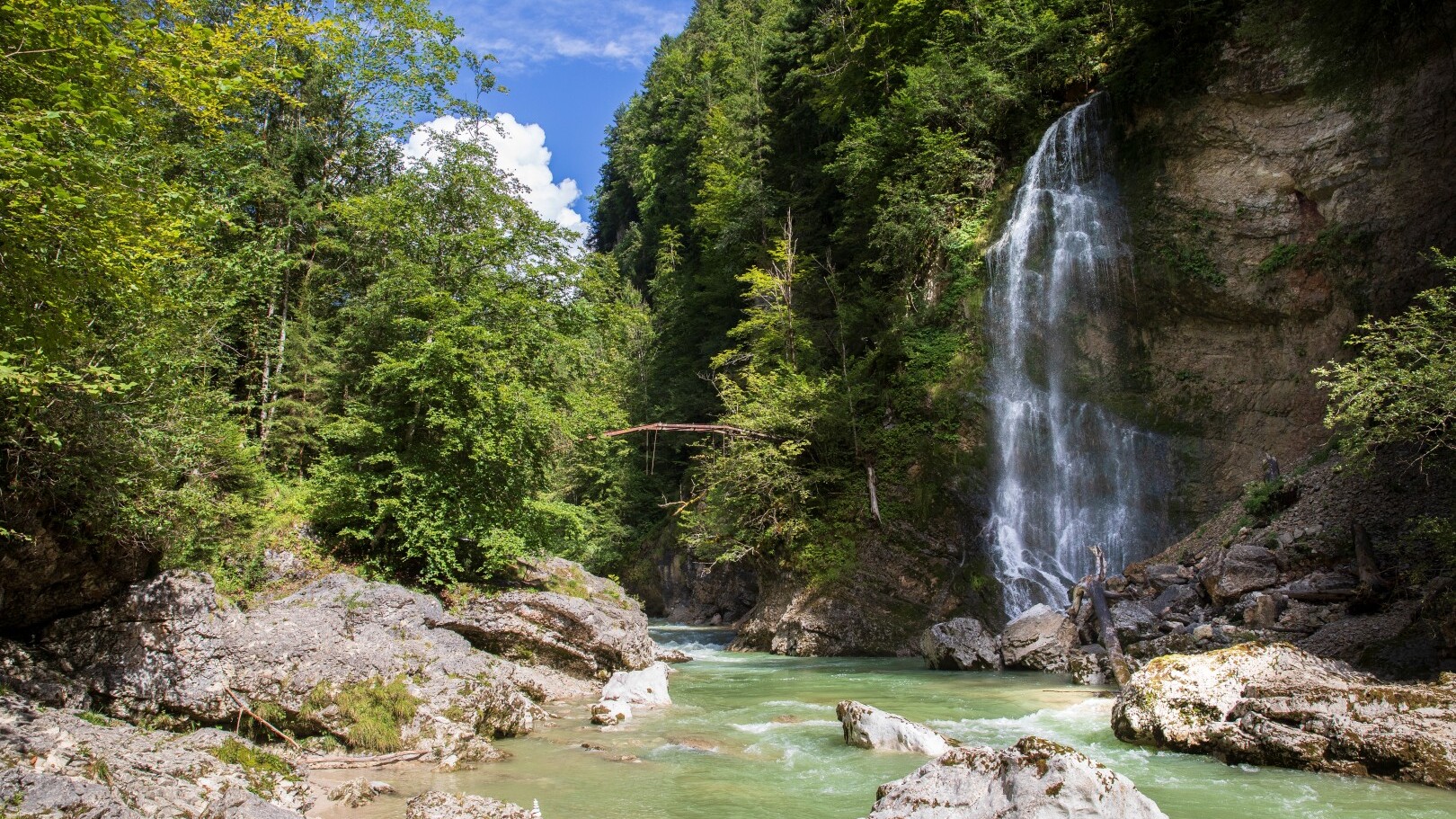 Tiefenbachklamm Brandenberg Wasserfall — Foto: Alpbachtal Tourismus / Matthias Sedlak