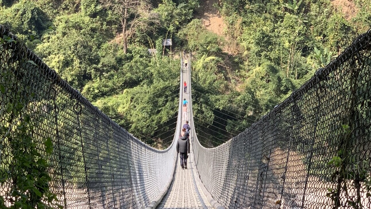 Nepal: Hängebrücke auf dem Weg nach Chitwan
— Foto: Weltweitwandern