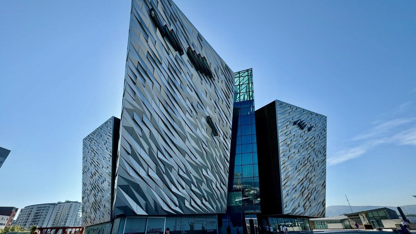 Titanic Belfast — Foto: Tourism Ireland / Sonja Parapatits
