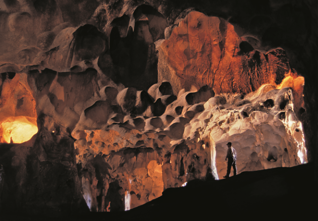 Karain-Höhle — Foto: Go Türkiye