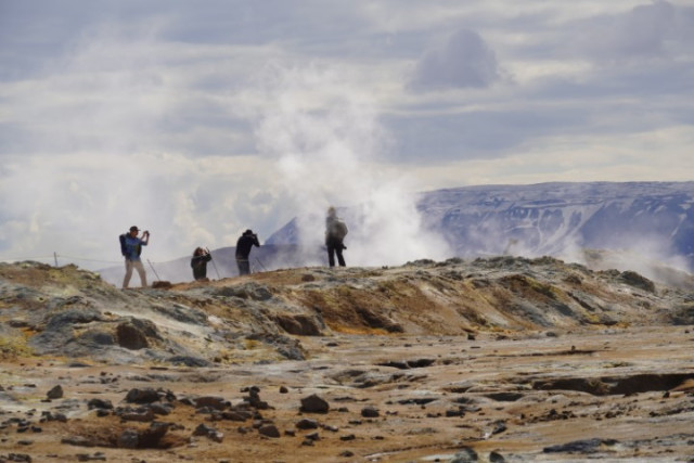 Das Geothermalgebiet Hverarönd lernen die Passagiere bei einem Tagesausflug kennen — Foto: Christiane Reitshammer