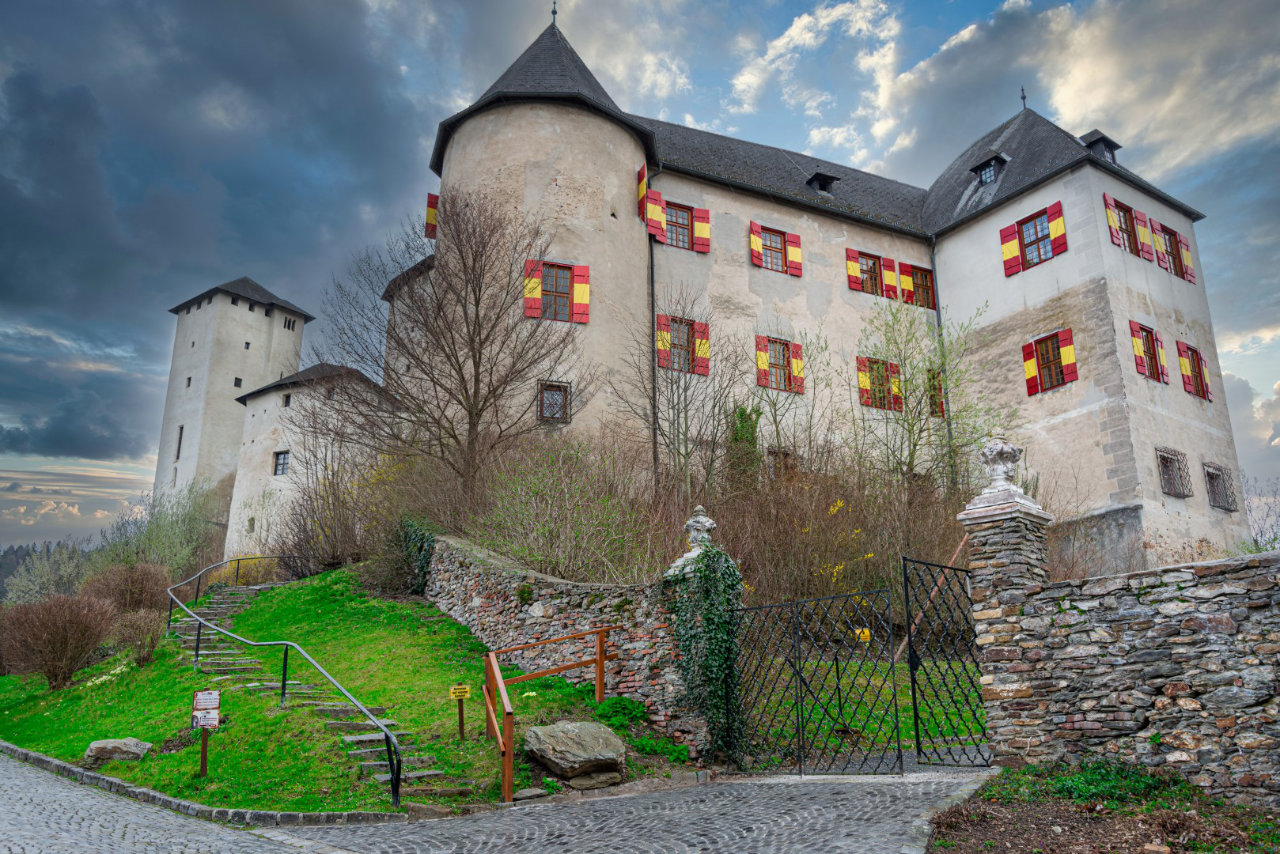 Burg Lockenhaus, Burgenland — Foto: Shutterstock / bereitgestellt von Urlaubspiraten