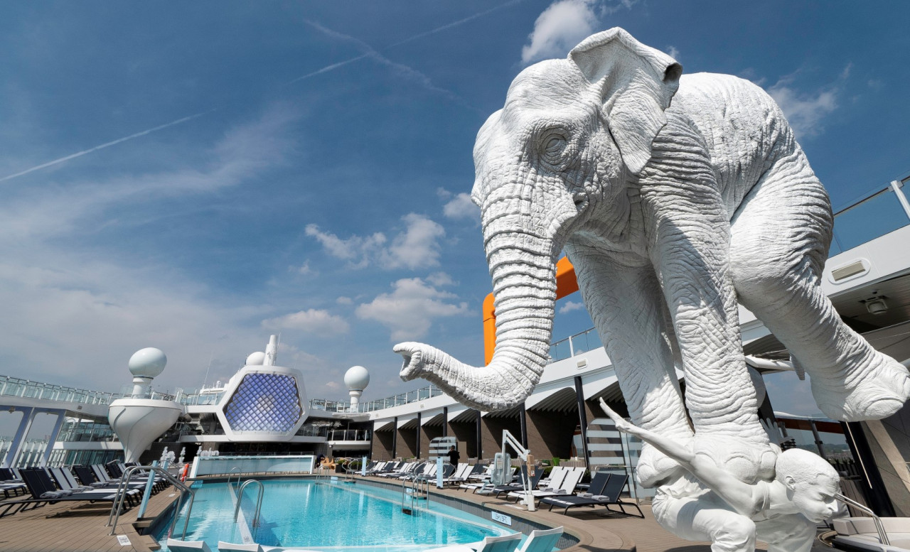 Skulptur „L’origine“ von Fabien Merelle — Foto: Celebrity Cruises / Steve Dunlop 