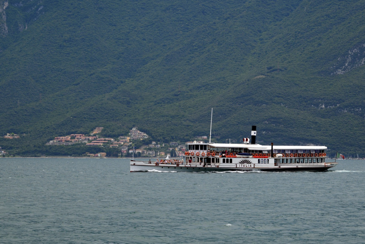 Mit dem Schiff über den Gardasee von Riva nach Sirmione — Foto: Manfred Ruthner