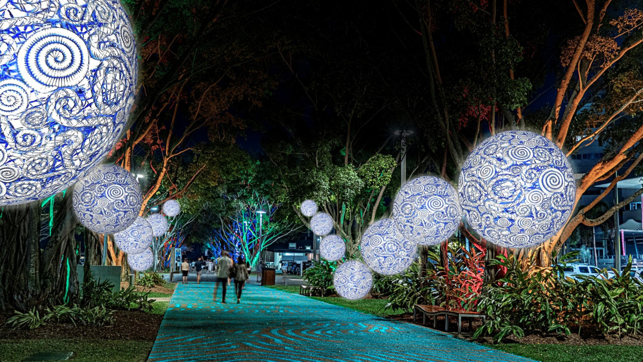 Shine On Gimuy, Yeatman Spheres, Cairns — Foto: Shine On Gimuy 