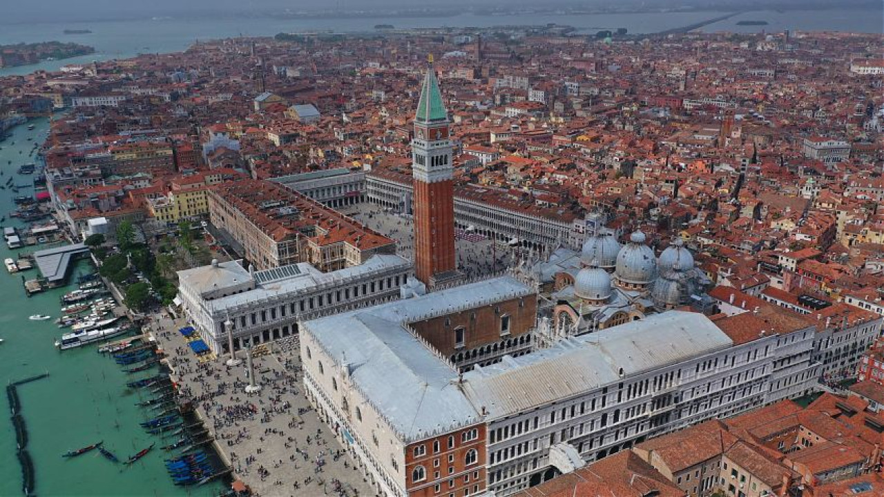 Venedig — Foto: Aerial-motion / shutterstock.com